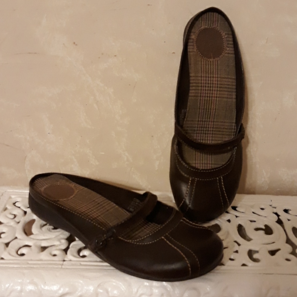 Backless flat shoes